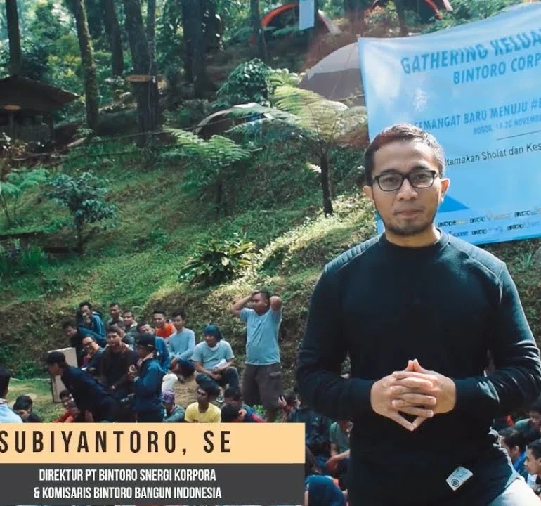Suasana gathering karyawan Bintoro Corp di Kampung Rimba Puncak